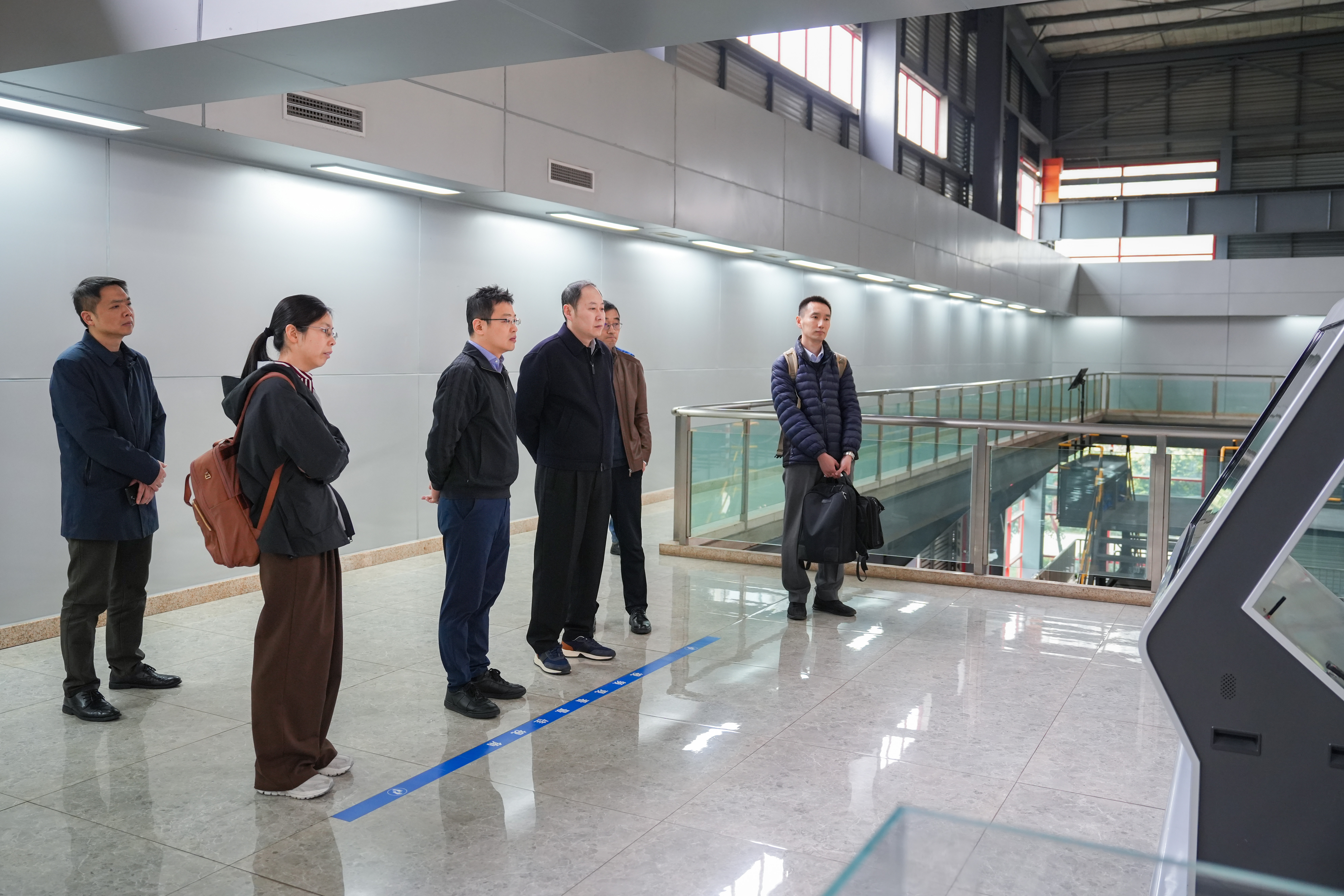 中信环境党委委员、副总经理王松一行到新利体育环境集团考察交流